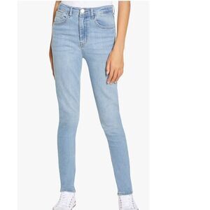 LEVI’S 720 HIGH RISE SUPER SKINNY MEDIUM WASH